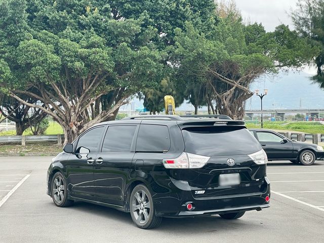 TOYOTA豐田 SIENNA  第4張相片