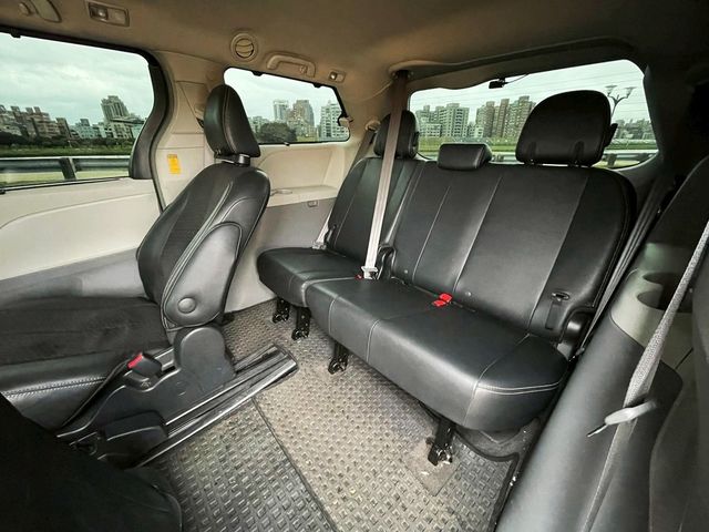 TOYOTA豐田 SIENNA  第7張相片