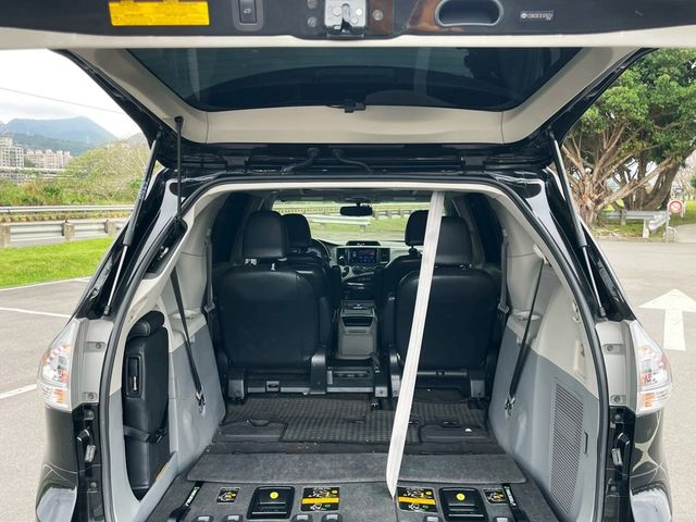 TOYOTA豐田 SIENNA  第8張相片