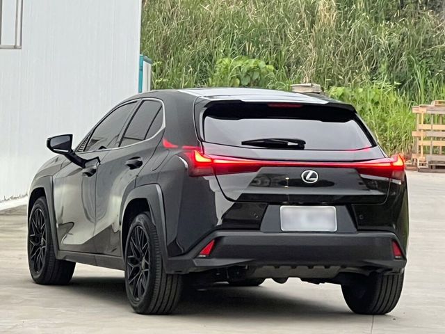 LEXUS凌志 UX300H  第3張相片