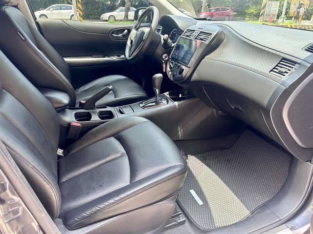 NISSAN日產 TIIDA  第11張相片