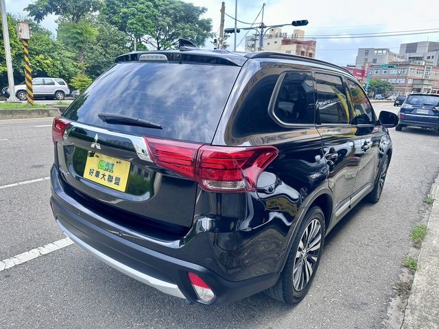 MITSUBISHI三菱 OUTLANDER  第3張相片