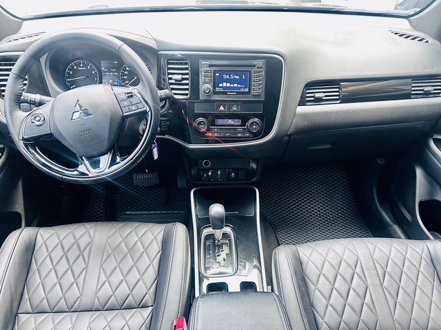 MITSUBISHI三菱 OUTLANDER  第4張相片