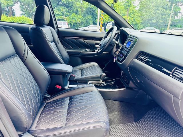MITSUBISHI三菱 OUTLANDER  第11張相片