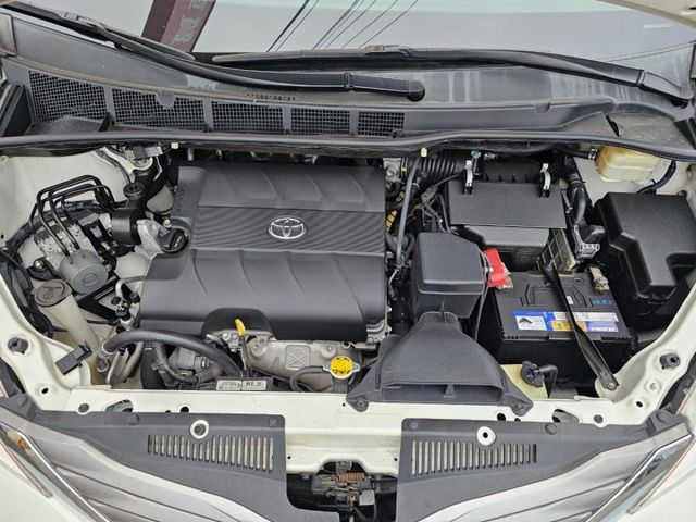 保證無事故車，無泡水車，有免鑰匙啟動，舒適大空間，第二排獨立座椅  第7張相片