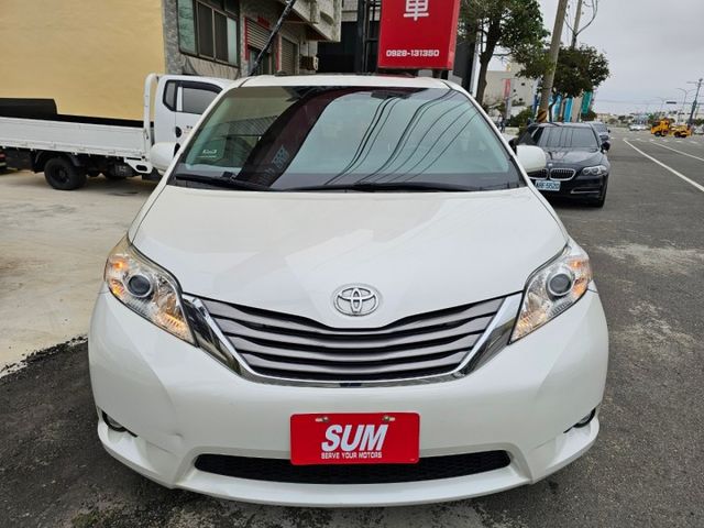 保證無事故車，無泡水車，有免鑰匙啟動，舒適大空間，第二排獨立座椅  第8張相片