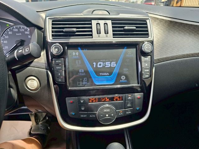 魔術大空間 最大的小車 原廠保養 I KEY 電摺 胎壓偵測 大螢幕主機 倒車雷達 雙區恆溫 方向盤控制鍵 後座出風口  第14張相片