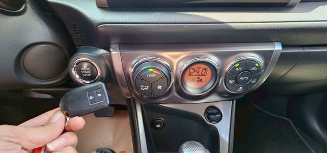 原廠保養 正一手女用車 i key免鑰匙啟動 電摺後視鏡 多功能原廠大螢幕影音 導航 電視 藍芽 倒車顯影 兒童安全鎖  第16張相片