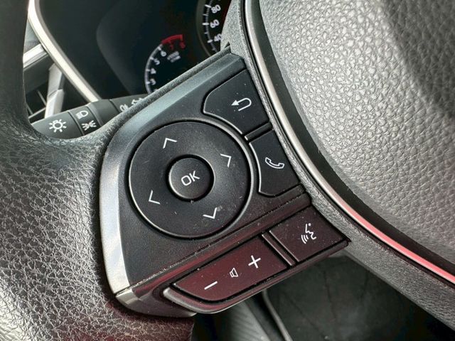 全車原鈑件 內外還有新車的味道 配備定速 自動跟車系統 胎壓偵測 巡跡防滑系統 sport模式 方向盤控制鍵 兒童安全鎖  第11張相片