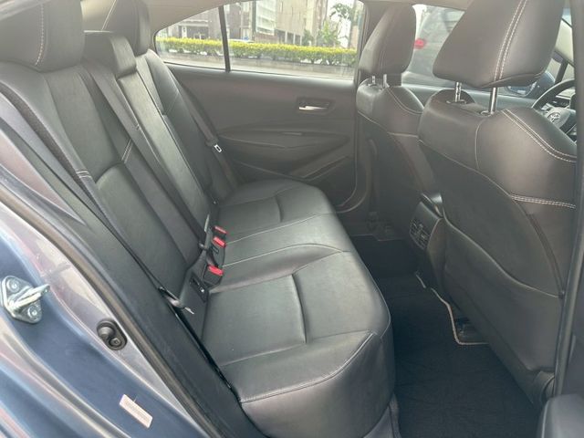 全車原鈑件 內外還有新車的味道 配備定速 自動跟車系統 胎壓偵測 巡跡防滑系統 sport模式 方向盤控制鍵 兒童安全鎖  第17張相片