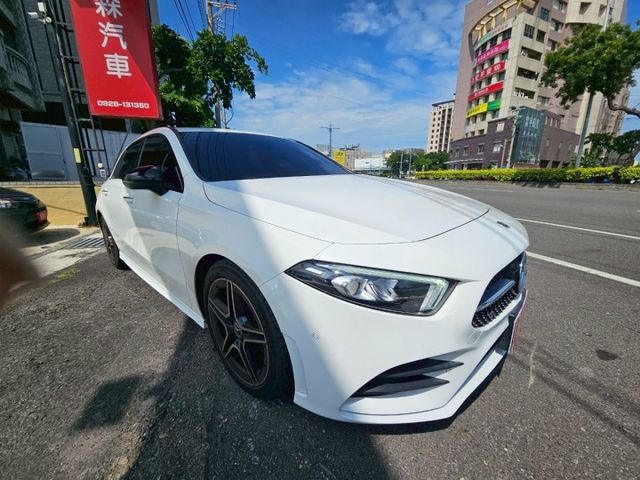 小改款一手女用車 I KEY摸門解鎖 一體成型液晶顯示器 眾多配備不及備載 來看了就想買!  第2張相片