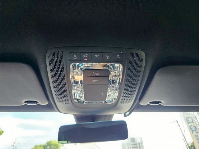 小改款一手女用車 I KEY摸門解鎖 一體成型液晶顯示器 眾多配備不及備載 來看了就想買!  第15張相片