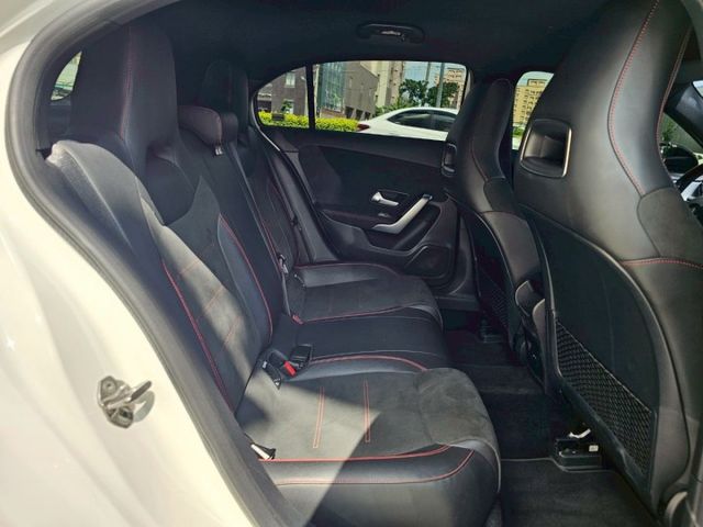 小改款一手女用車 I KEY摸門解鎖 一體成型液晶顯示器 眾多配備不及備載 來看了就想買!  第17張相片