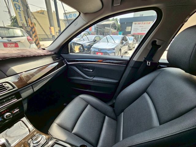 不想花費太多金錢開進口車的首選 油耗漂亮 好顧好養 全車原鈑件 3種駕駛模式 360環景 HK音響 輪胎剛換4條米其林  第13張相片