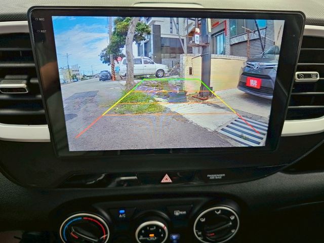 又一台一手女用車 最新八核心影音安卓機 前後錄鏡頭 倒車顯影 六種駕駛模式 省油 妥善率高 風靡都會跨世代休旅  第18張相片