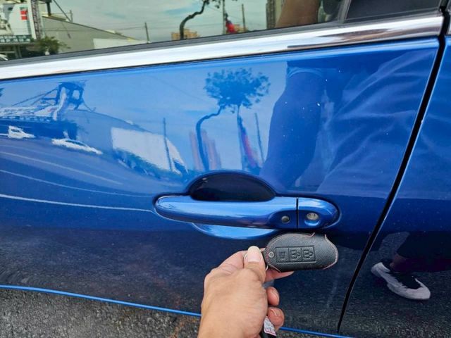 單純勤勞一手美車 大螢幕影音安卓機 胎壓偵測 盲點偵測 倒車顯影 大空間 省稅金 氣氛佳  第6張相片