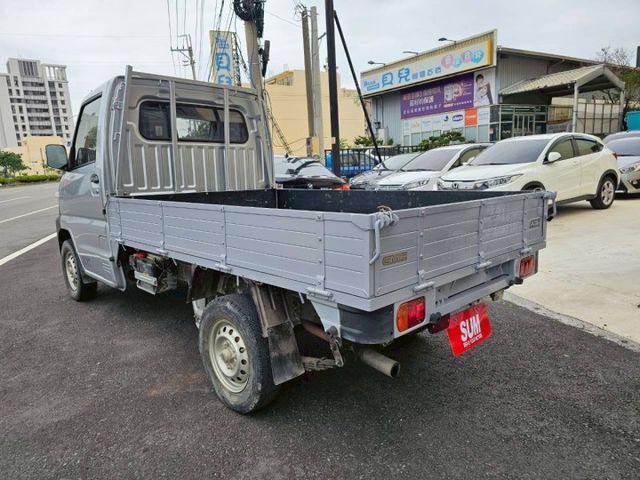 大家都用的到的小貨車 手排有力 內裝乾淨如新 無事故 無泡水 妥妥的賺錢車 歡迎來電預約賞車  第4張相片