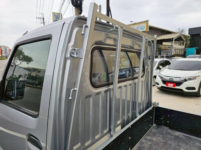 大家都用的到的小貨車 手排有力 內裝乾淨如新 無事故 無泡水 妥妥的賺錢車 歡迎來電預約賞車  第5張相片