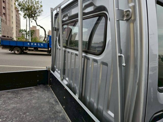 大家都用的到的小貨車 手排有力 內裝乾淨如新 無事故 無泡水 妥妥的賺錢車 歡迎來電預約賞車  第6張相片