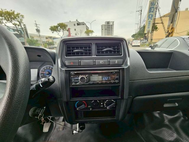 大家都用的到的小貨車 手排有力 內裝乾淨如新 無事故 無泡水 妥妥的賺錢車 歡迎來電預約賞車  第9張相片