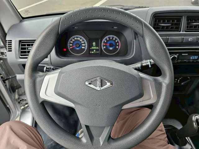 大家都用的到的小貨車 手排有力 內裝乾淨如新 無事故 無泡水 妥妥的賺錢車 歡迎來電預約賞車  第12張相片