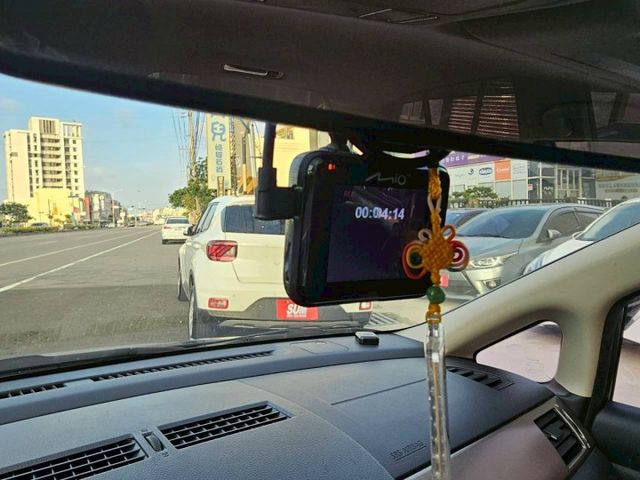 俗擱大碗的一手車庫車 來試車就知道車況超好 無抖動無漏油 冷氣超冷 有大螢幕影音安卓機 倒車顯影  第12張相片