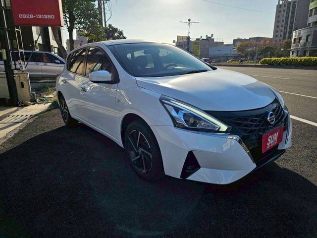 一手女用車 J版亮麗雙色內裝 氣氛佳如新車一般 免鑰匙啟動 倒車顯影 盲點偵測 好車值得您鑑賞..  第2張相片