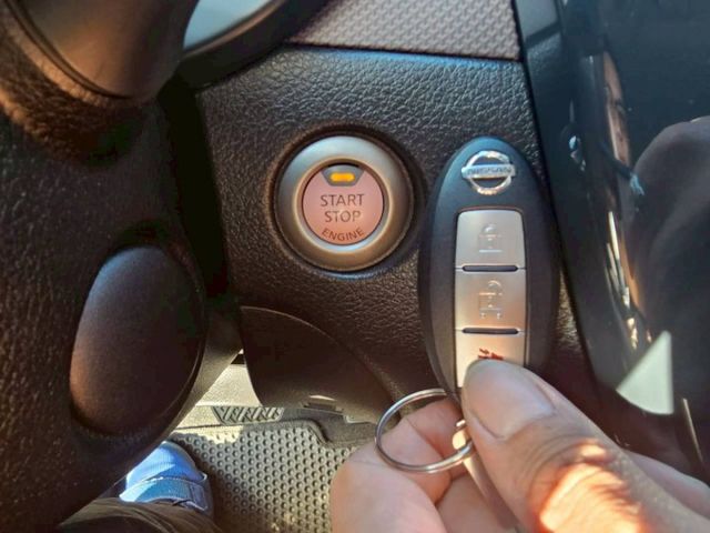 一手女用車 J版亮麗雙色內裝 氣氛佳如新車一般 免鑰匙啟動 倒車顯影 盲點偵測 好車值得您鑑賞..  第9張相片