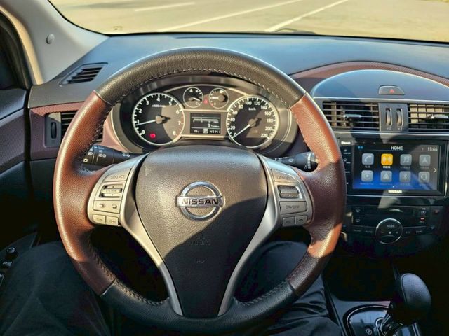 一手女用車 J版亮麗雙色內裝 氣氛佳如新車一般 免鑰匙啟動 倒車顯影 盲點偵測 好車值得您鑑賞..  第10張相片