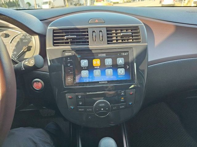 一手女用車 J版亮麗雙色內裝 氣氛佳如新車一般 免鑰匙啟動 倒車顯影 盲點偵測 好車值得您鑑賞..  第11張相片