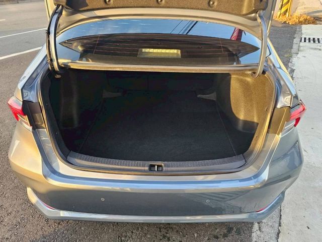 車況宛如新車 內裝氣氛佳 12代ALTIS人人愛 認證車 原鈑件 ACC自動跟車 定速 SPORT 巡跡防滑系統  第6張相片