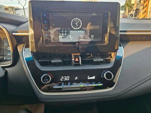 車況宛如新車 內裝氣氛佳 12代ALTIS人人愛 認證車 原鈑件 ACC自動跟車 定速 SPORT 巡跡防滑系統  第11張相片