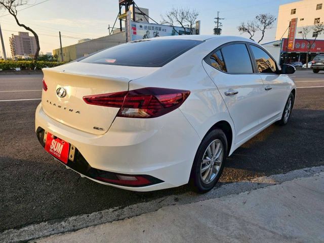 原廠保養正一手車 內外氣氛佳 無任何待修 狀態如新車一般 這麼好的車一定要介紹給您鑑賞 歡迎蒞臨...  第3張相片