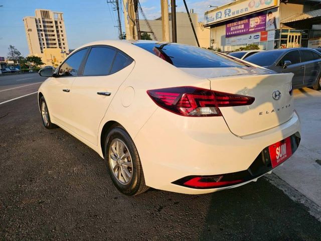 原廠保養正一手車 內外氣氛佳 無任何待修 狀態如新車一般 這麼好的車一定要介紹給您鑑賞 歡迎蒞臨...  第4張相片