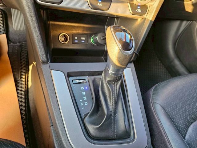 原廠保養正一手車 內外氣氛佳 無任何待修 狀態如新車一般 這麼好的車一定要介紹給您鑑賞 歡迎蒞臨...  第12張相片