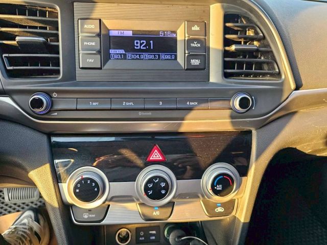 原廠保養正一手車 內外氣氛佳 無任何待修 狀態如新車一般 這麼好的車一定要介紹給您鑑賞 歡迎蒞臨...  第13張相片