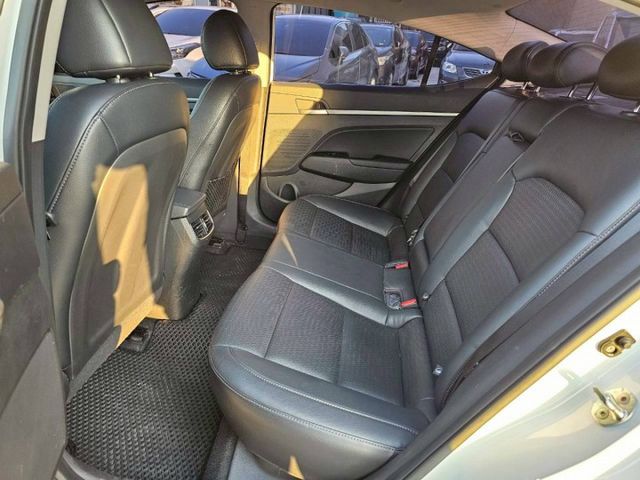 原廠保養正一手車 內外氣氛佳 無任何待修 狀態如新車一般 這麼好的車一定要介紹給您鑑賞 歡迎蒞臨...  第15張相片