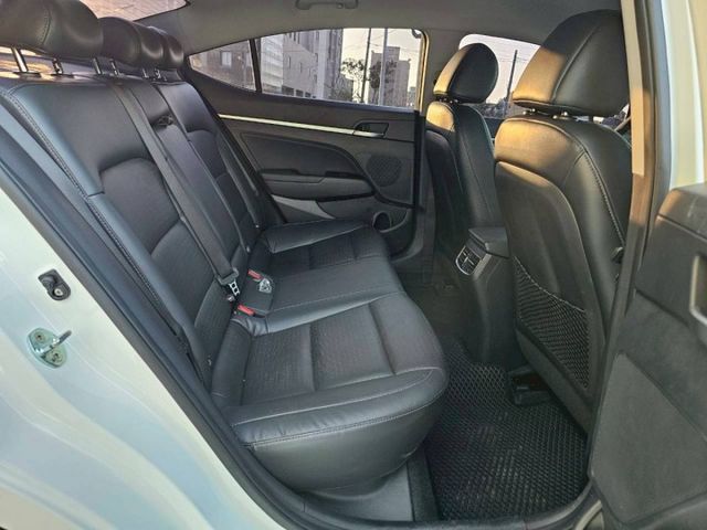 原廠保養正一手車 內外氣氛佳 無任何待修 狀態如新車一般 這麼好的車一定要介紹給您鑑賞 歡迎蒞臨...  第16張相片