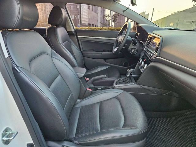 原廠保養正一手車 內外氣氛佳 無任何待修 狀態如新車一般 這麼好的車一定要介紹給您鑑賞 歡迎蒞臨...  第18張相片