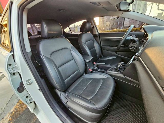 原廠保養正一手車 內外氣氛佳 無任何待修 狀態如新車一般 這麼好的車一定要介紹給您鑑賞 歡迎蒞臨...  第19張相片