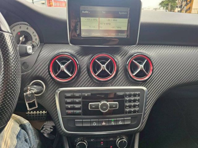 Sport版 原鈑件 全景天窗 換檔撥片 電動座椅 倒車顯影 定速限速 賽車座椅 車況非常好 一手車庫車  第11張相片