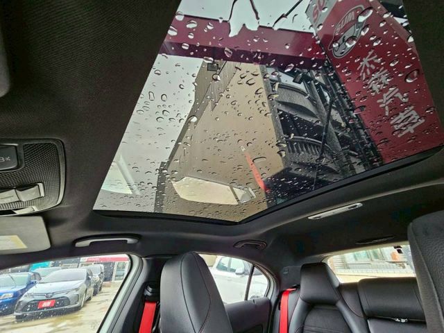 Sport版 原鈑件 全景天窗 換檔撥片 電動座椅 倒車顯影 定速限速 賽車座椅 車況非常好 一手車庫車  第13張相片