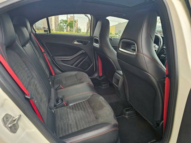 Sport版 原鈑件 全景天窗 換檔撥片 電動座椅 倒車顯影 定速限速 賽車座椅 車況非常好 一手車庫車  第17張相片