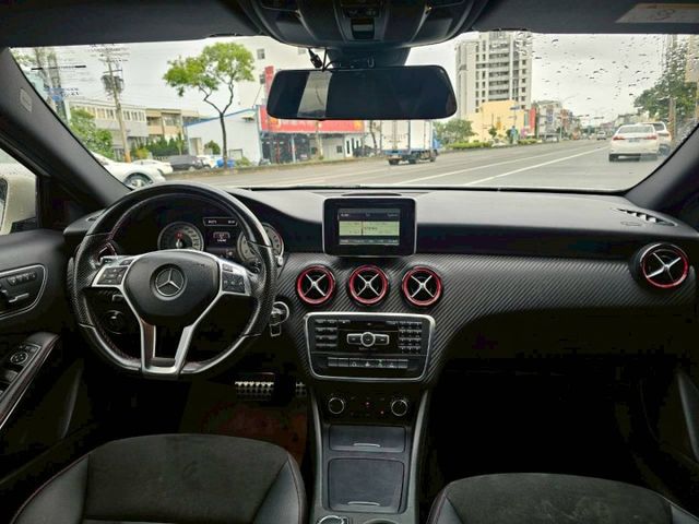 Sport版 原鈑件 全景天窗 換檔撥片 電動座椅 倒車顯影 定速限速 賽車座椅 車況非常好 一手車庫車  第19張相片