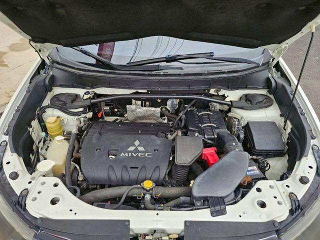 車裡車外乾淨整潔 空間大 有氣氛呼吸燈 大螢幕安卓機 導航 免鑰匙啟動 倒車顯影 天窗 方向盤快撥  第7張相片