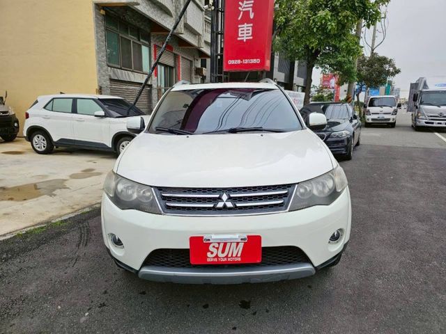 車裡車外乾淨整潔 空間大 有氣氛呼吸燈 大螢幕安卓機 導航 免鑰匙啟動 倒車顯影 天窗 方向盤快撥  第8張相片