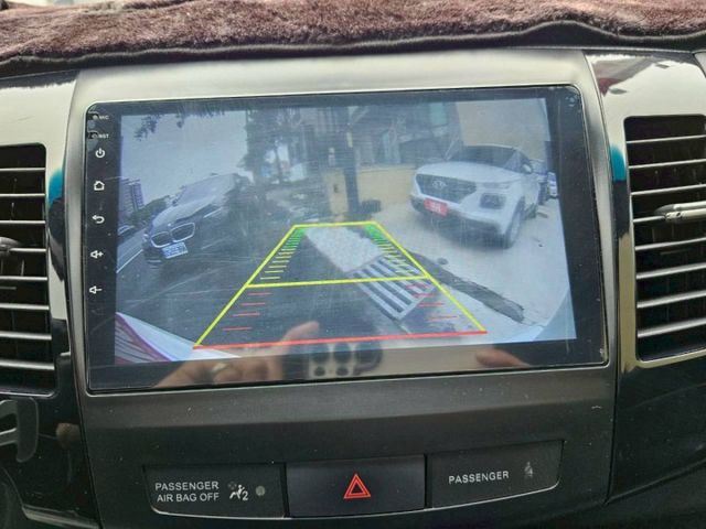 車裡車外乾淨整潔 空間大 有氣氛呼吸燈 大螢幕安卓機 導航 免鑰匙啟動 倒車顯影 天窗 方向盤快撥  第17張相片