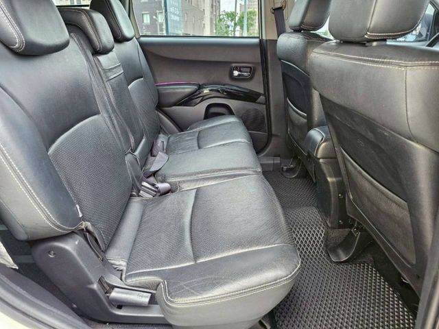 車裡車外乾淨整潔 空間大 有氣氛呼吸燈 大螢幕安卓機 導航 免鑰匙啟動 倒車顯影 天窗 方向盤快撥  第19張相片