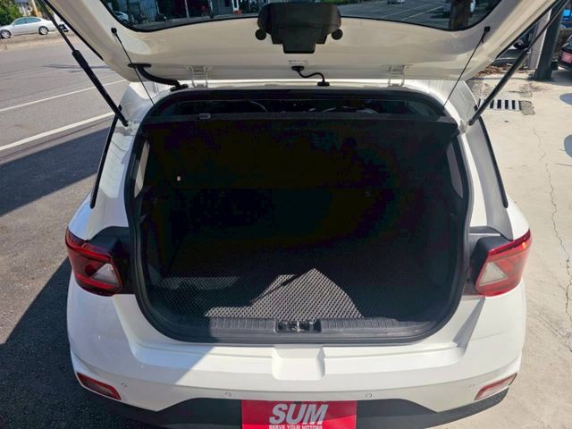 一手美車 氣氛佳車況好 主打六種駕駛模式 讓您家庭出遊 露營 都市小休旅都讓您有面子有裡子 好停車也省稅金哦!  第5張相片