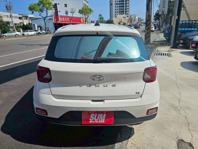 一手美車 氣氛佳車況好 主打六種駕駛模式 讓您家庭出遊 露營 都市小休旅都讓您有面子有裡子 好停車也省稅金哦!  第6張相片